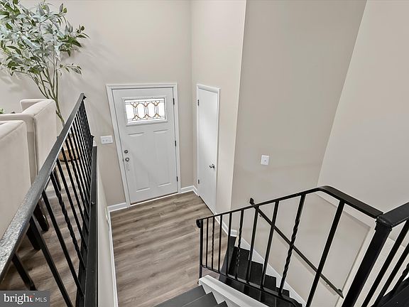 4th image of 2104 Cameron Ct