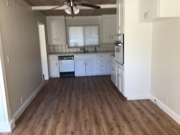 3rd image of 320 E Robinhood Dr