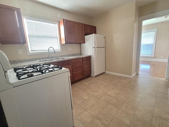 3rd image of 2307 E 17th St