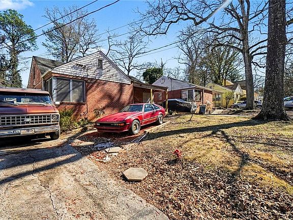 2nd image of 1324 Westmont Rd SW