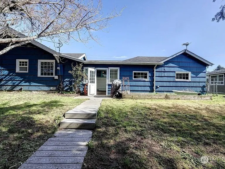 2019 Washington Ave N — Photo 10