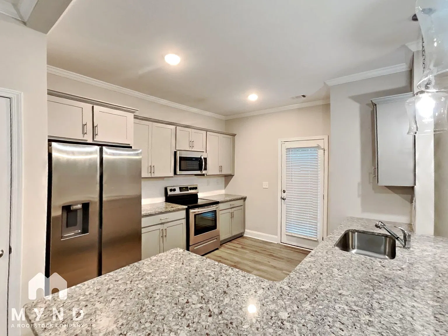 3 bed, 2.5 bath, 1750 sqft, $1,725 — Photo 3