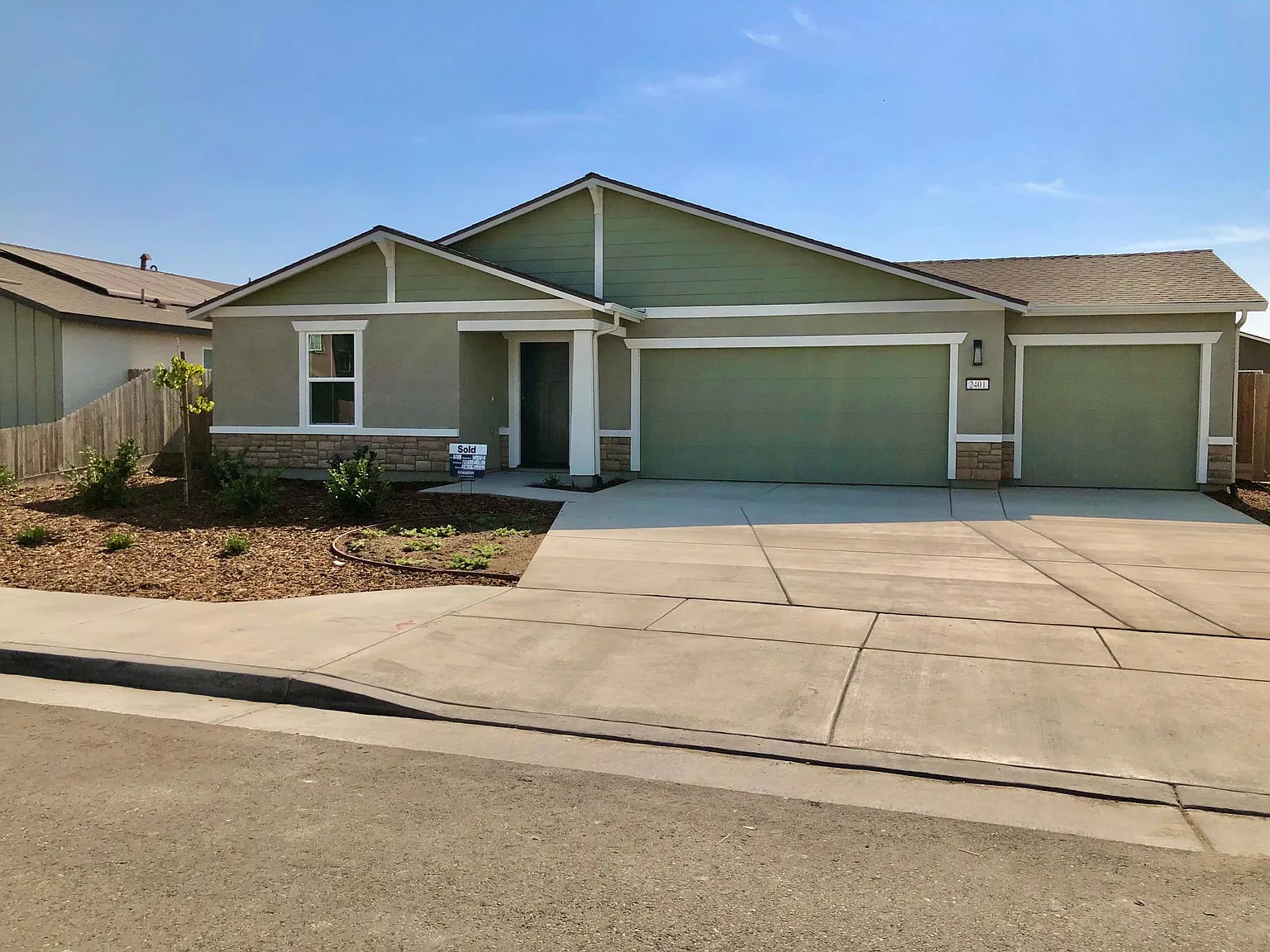 2401 Beth Page Ave — Photo 1