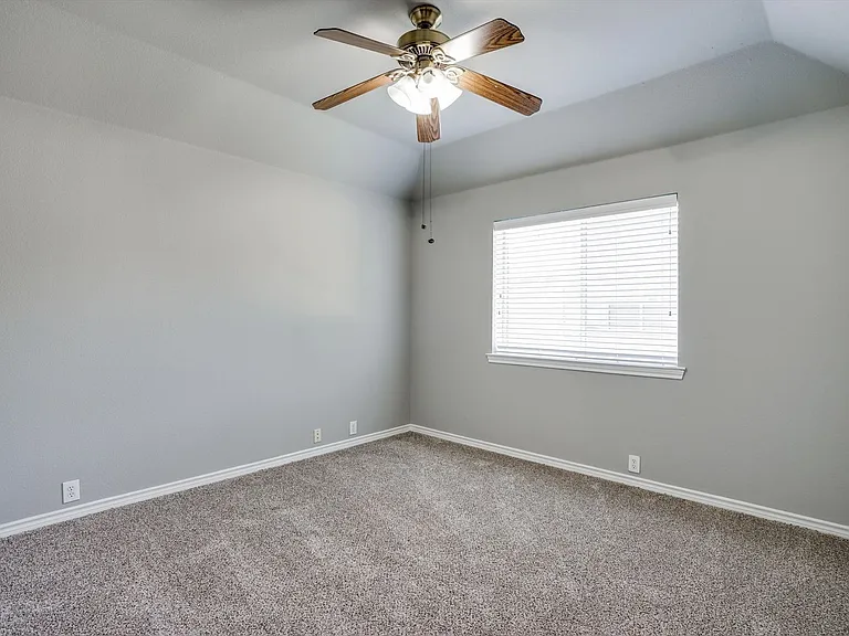 7657 Ravenhill Dr — Photo 24