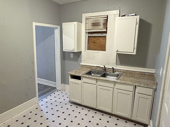 4th image of 855 Hilton St