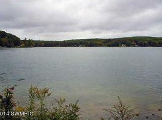 5184 S Lake Shore Blvd, Newaygo, MI 49337