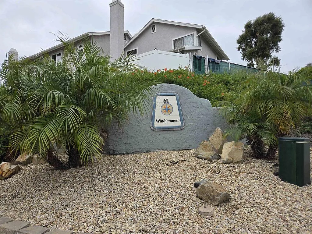 2 bed, 2.5 bath, 1185 sqft, $3,500 — Photo 1