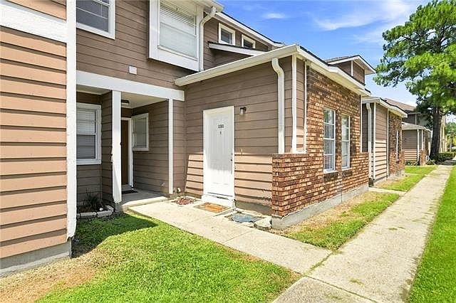 1st image of 2425 Oxford Pl APT 131