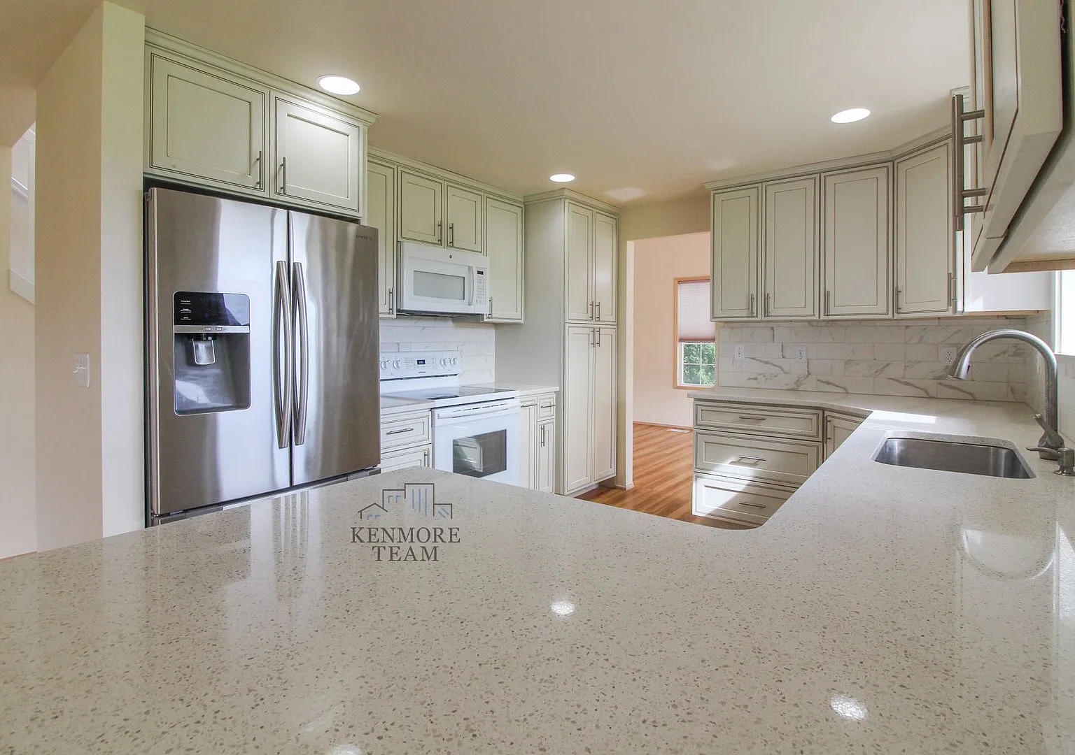 4 Bedroom, 2.5 Bath plus an office Home in Richland — Photo 2
