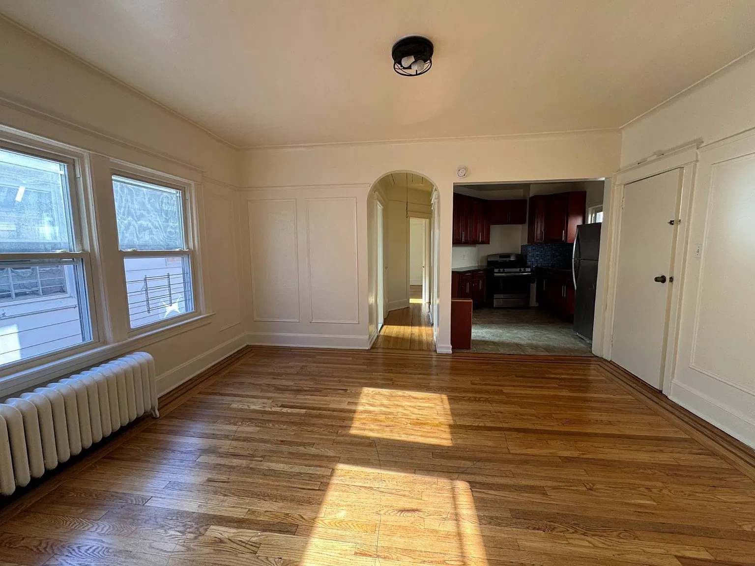 3 bed, 1.0 bath, 900 sqft, $3,000 — Photo 1