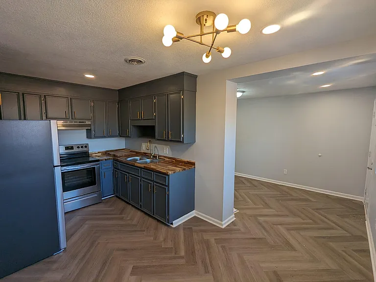 130 Falcon Rd #12 — Photo 2