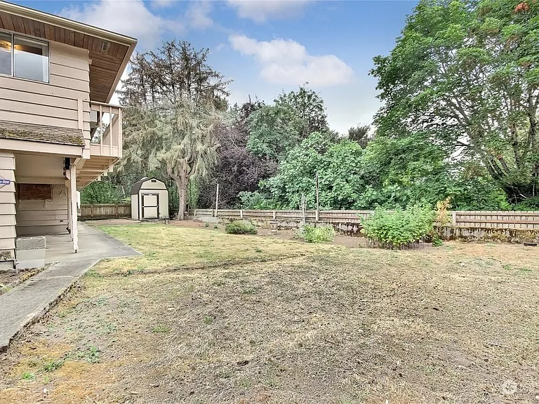3527 Shattuck Ave S — Photo 28