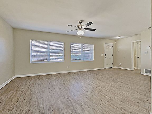 4th image of 2033 Lake Dr
