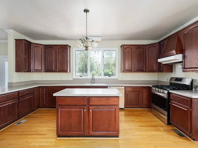 2725 Oldewood Dr — Photo 9