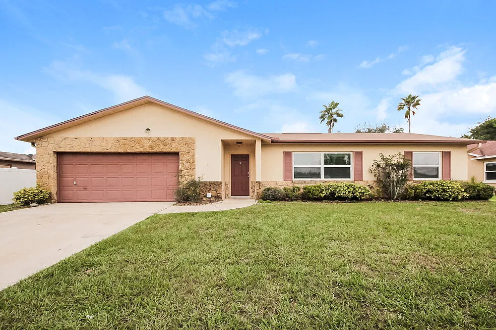 4 bed, 2.0 bath, 1661 sqft, $2,555 — Photo 1