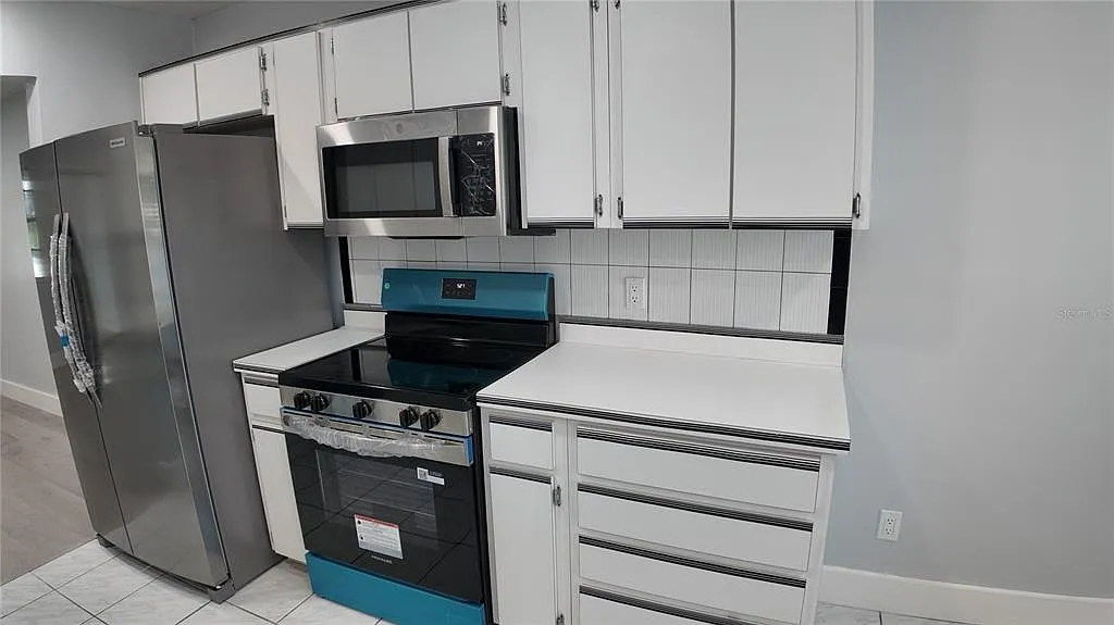2 bed, 2.5 bath, 1174 sqft, $2,100 — Photo 3