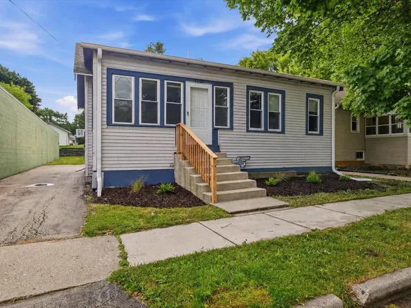 1225 The Strand, Waukesha, WI 53186