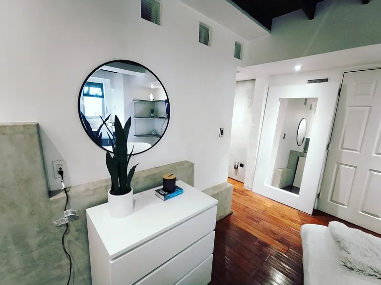8657 Lookout Mountain Ave — Photo 22