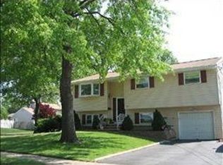 17 Judson Dr, Middlesex, NJ 08846