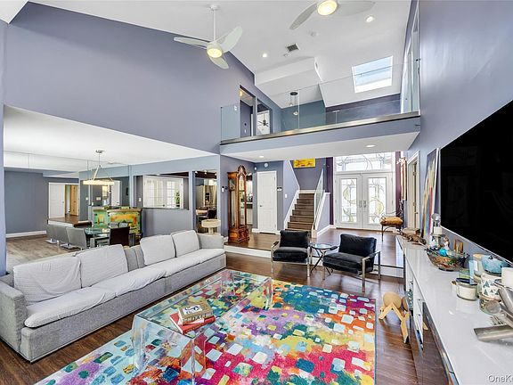 5th image of 859 Pine Avenue