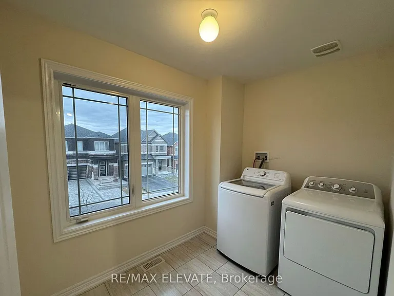 1187 Enchanted Cres — Photo 4