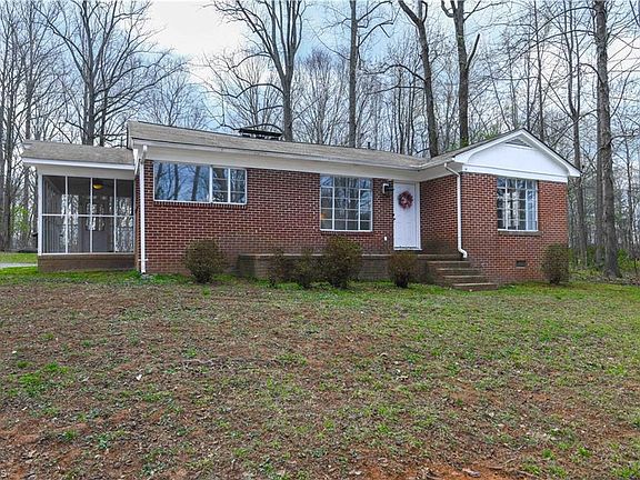 3rd image of 945 Dan Valley Rd