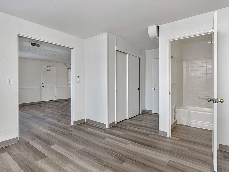 1 Bed 1 Bath in Prime NW District! — Photo 11
