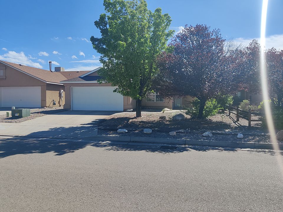1st image of 420 Sawtooth St SE