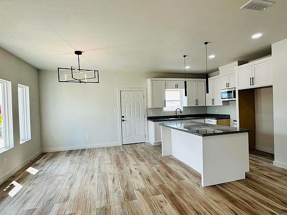 4th image of 5112 Galicia Ln