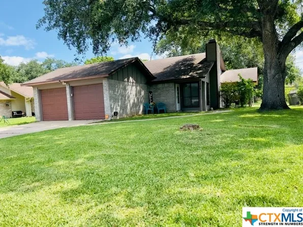 104 Fleetwood Dr, Victoria, TX 77901