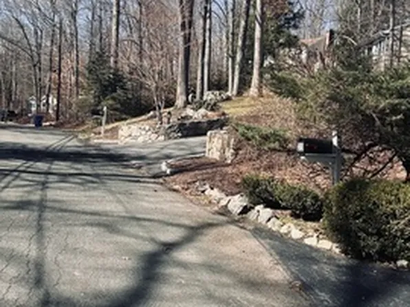 21 Wicks Manor Drive, Danbury, CT 06810