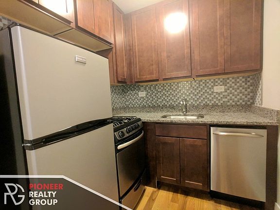 4th image of 550 W Arlington Pl #550205