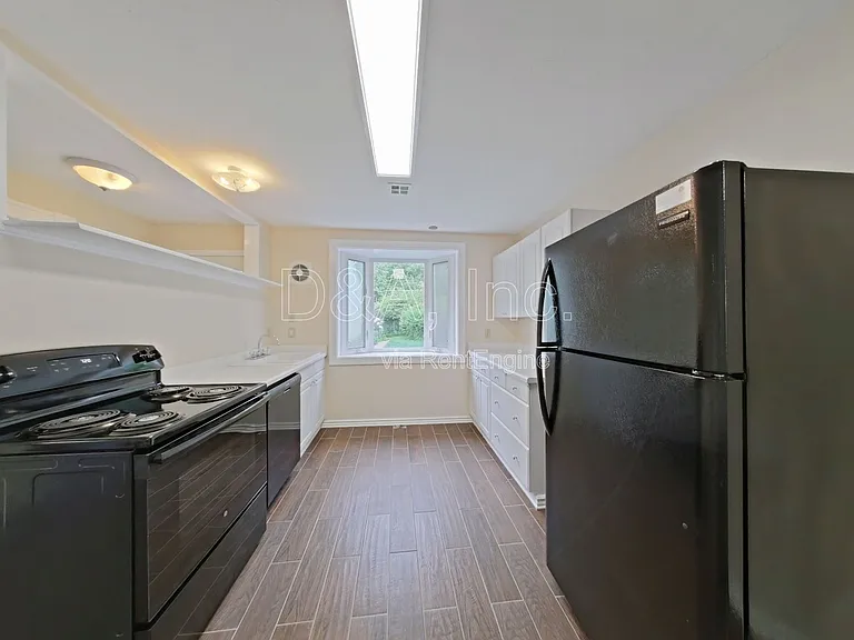 236 NW Walker Ln #B — Photo 6
