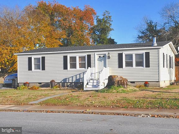 2nd image of 119 8th St