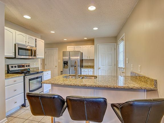 4th image of 173 S Jaybird Ct