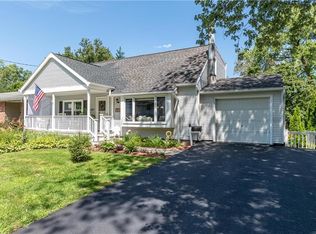 22 Packet Boat Dr, Fairport, NY 14450