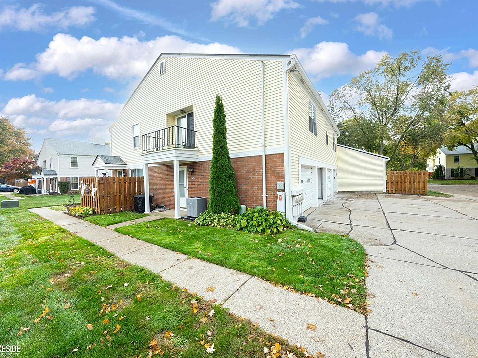 24715 Meadow Creek Dr, photo 4