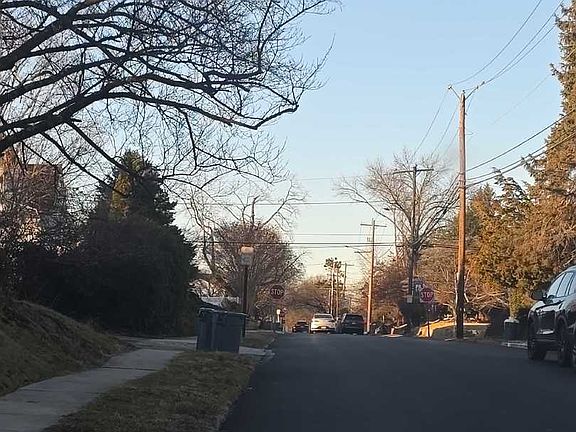 5th image of 301 Sylvan Ave