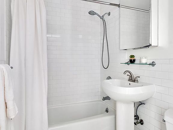 5th image of 15 Saint Marks Pl APT 3A