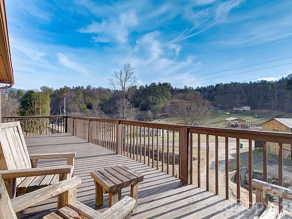 3rd image of 92 Arrowood Rd