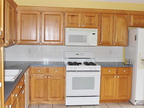 4th image of 622 E Lynn Ln