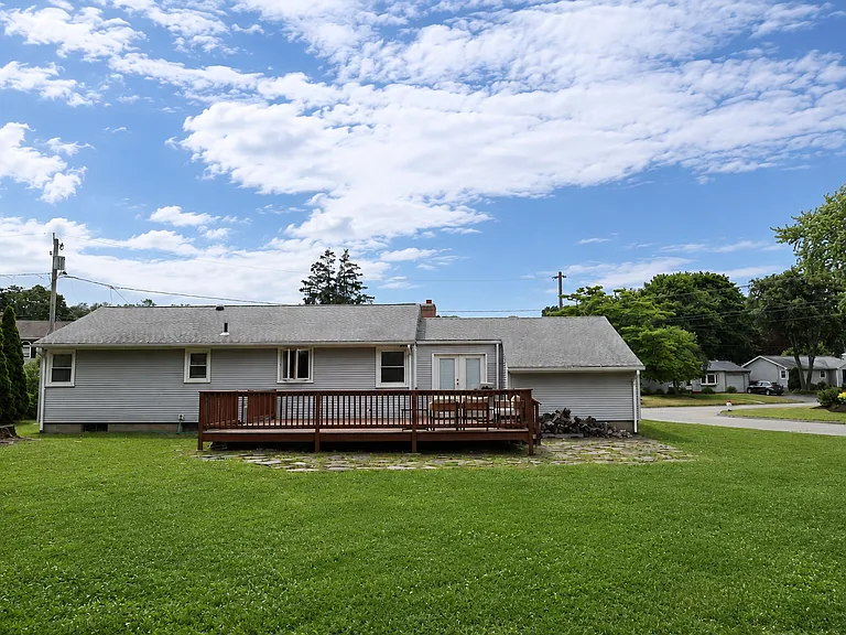 15 Dwight St — Photo 18