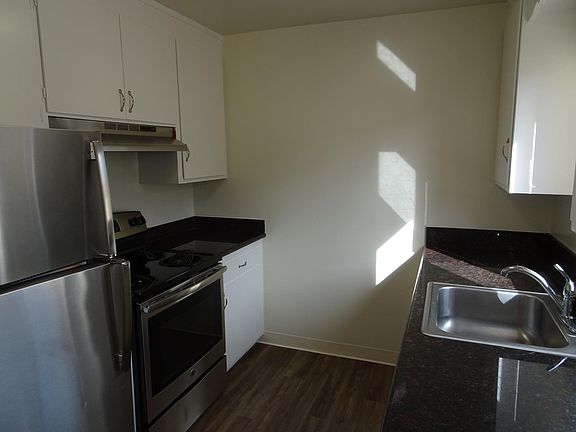 4th image of 1224 Floribunda Ave