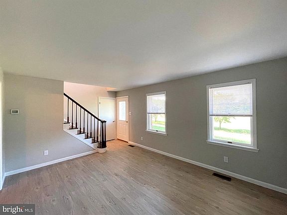 5th image of 10960 Earnshaw Ln