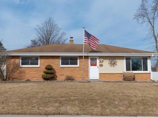 W149N8275 Norman Dr, Menomonee Falls, WI 53051