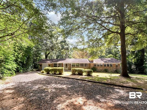 3rd image of 4652 Pinewood Dr E