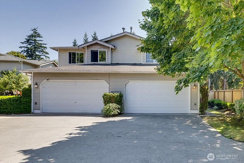 2nd image of 1526 121 Street SW