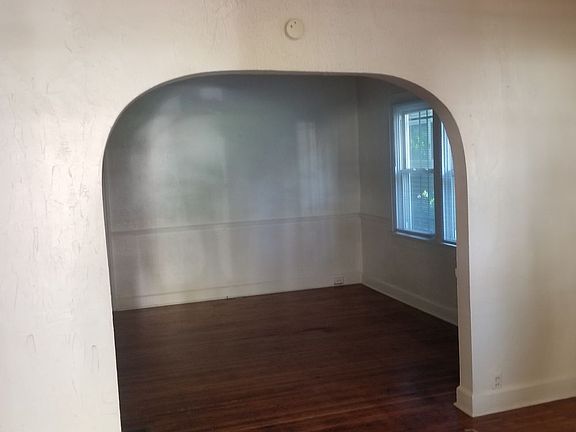 3rd image of 3949 Cornelius Ave