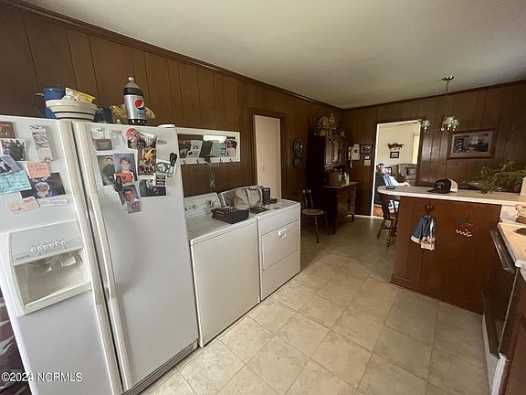 3rd image of 1612 Woodlawn Drive