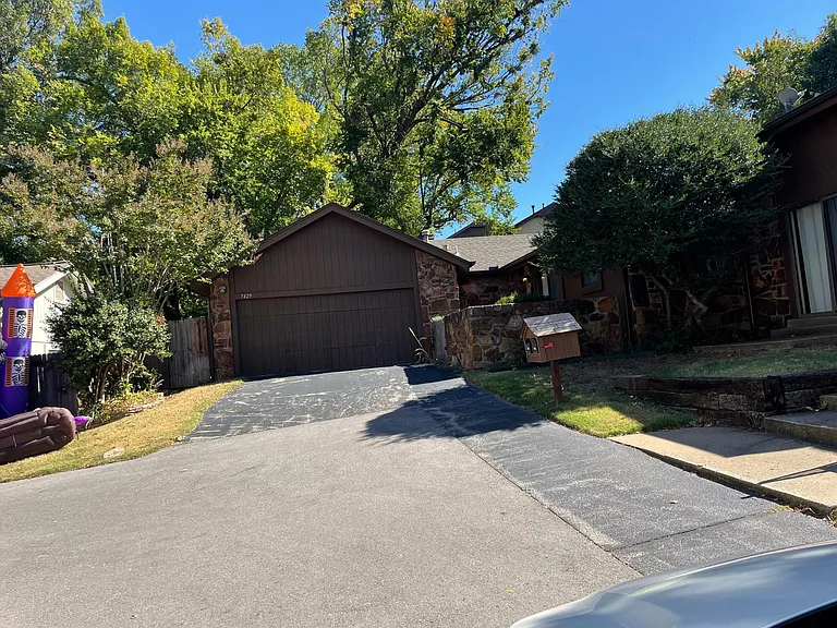 7429 S Atlanta Ave — Photo 1